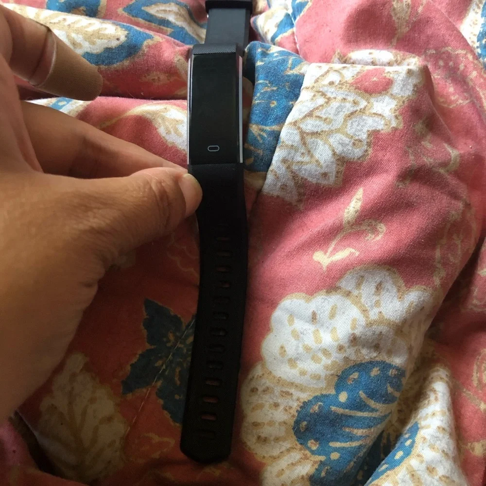 Black Fitness Smartwatch with Heart Rate & Activity Tracking